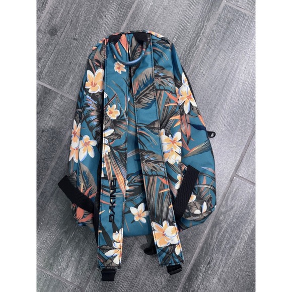 Dakine COSMO 6.5L BACKPACK  Minu Backpack in Emerald Tropic - Picture 5 of 6